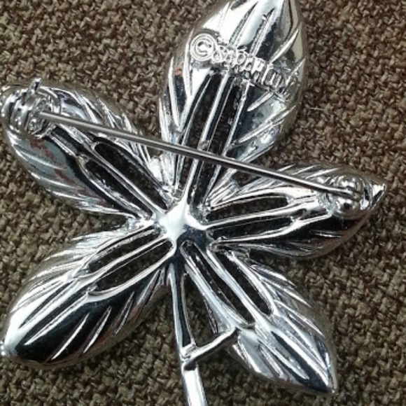 Vintage silver leaf brooch by Sarah Coventry - Picture 4 of 4